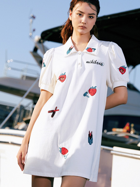 米可芭娜女装品牌2022夏季卡通可爱草莓连衣裙