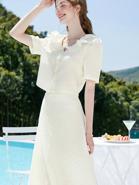 亦谷女装品牌2022夏季性感优雅气质款名媛套装