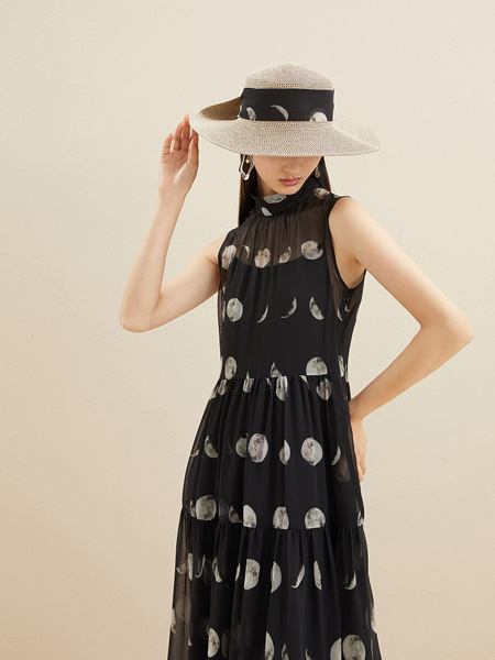 雅迪斯女装品牌2022夏季图案时尚法式赫本风无袖连衣裙