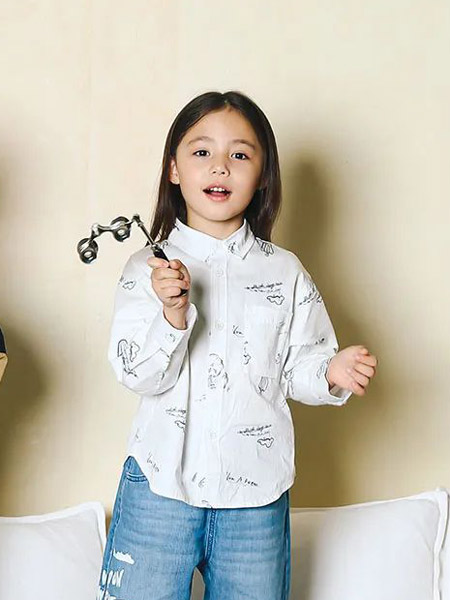 马拉丁童装品牌2022春夏满印字母百搭衬衫
