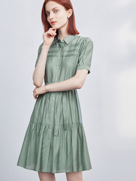 菲妮迪女装品牌2022夏季条纹褶皱复古连衣裙