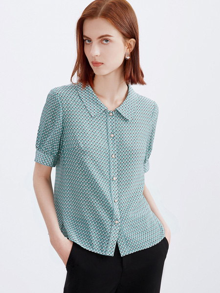 菲妮迪女装品牌2022夏季日系格纹排扣衬衫