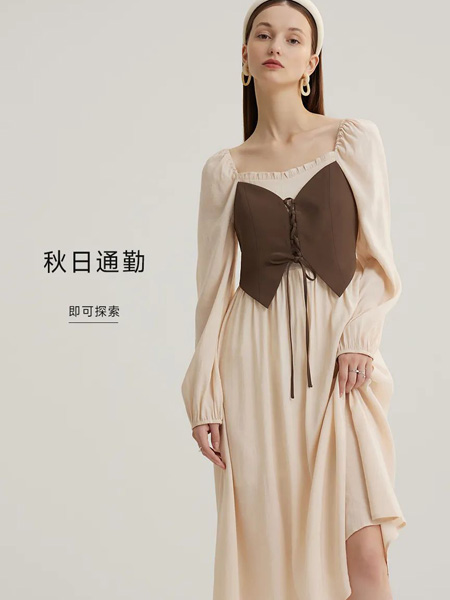 QIANSU(芊素)女装品牌2022秋季方领优雅法式连衣裙