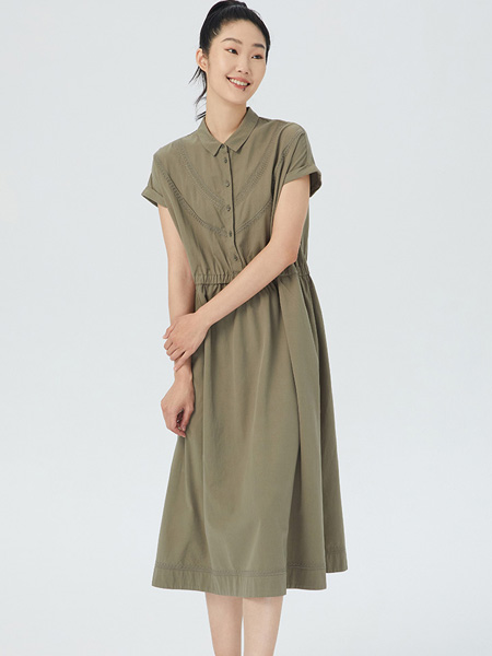 斯琴女装品牌2022夏季通勤风舒适透气连衣裙