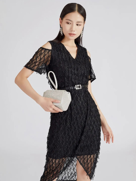 珞娜女装品牌2022夏季镂空设计感复古港风连衣裙