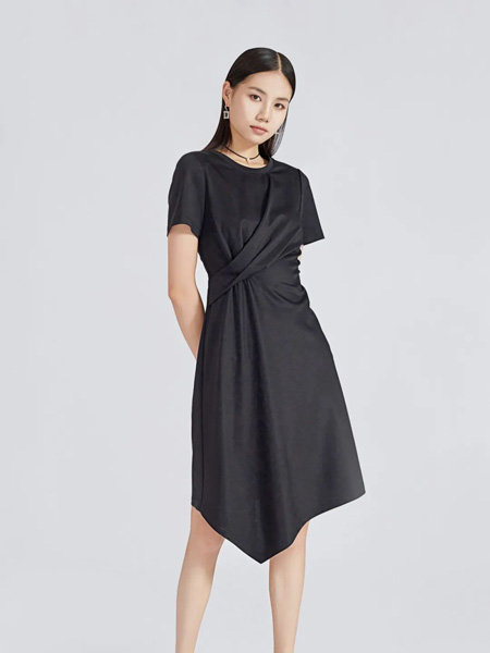 珞娜女装品牌2022夏季设计感不规则收腰大方潮酷连衣裙