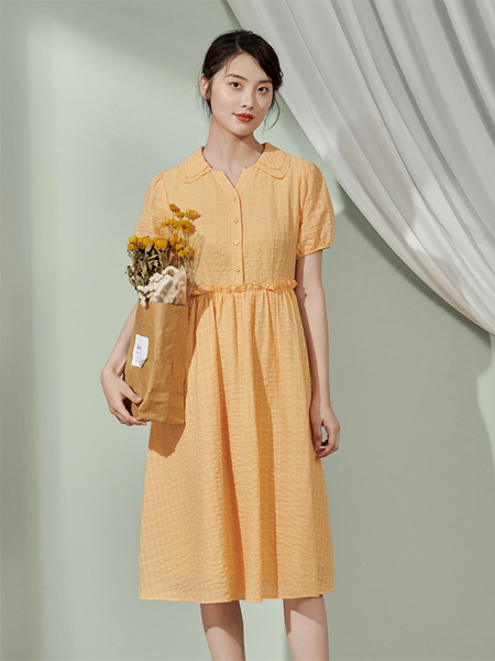 新作女装品牌2022夏季设计感收腰灯笼袖个性温柔连衣裙