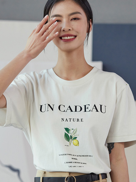 KAKO女装品牌2022夏季字母舒适宽松T恤