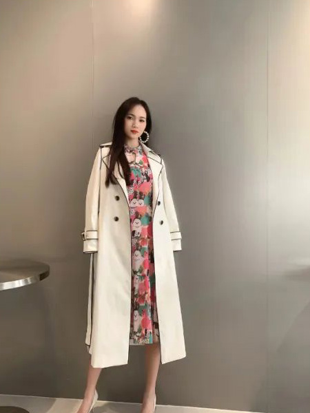 古歌女装品牌2022秋季个性简约时尚风名媛长款外套