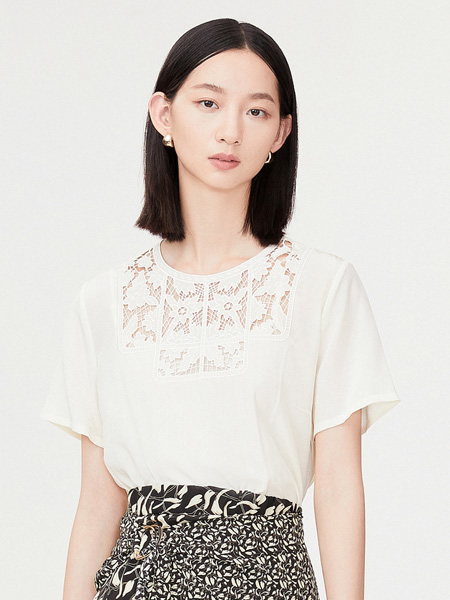 V.GRASS女装品牌2022夏季蕾丝圆领轻薄T恤