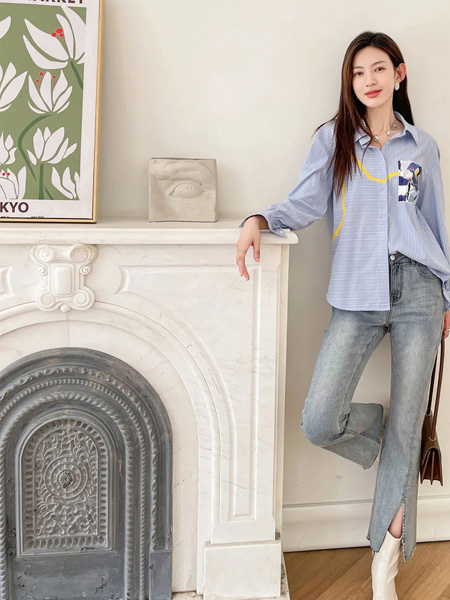 F.SHINE女装品牌2022秋季图案设计感可爱甜美衬衫
