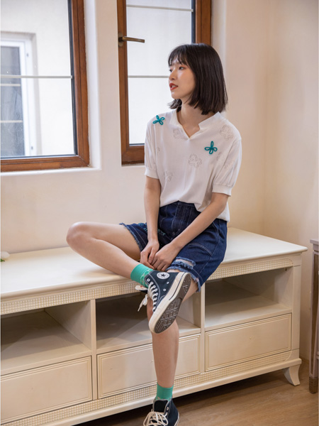 MO·陌女装品牌2022春夏刺绣中国风宽松短袖