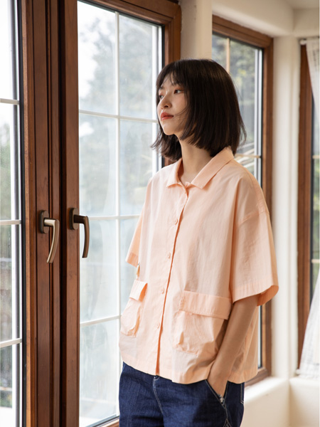 MO·陌女装品牌2022春夏优雅慵懒气质款短袖