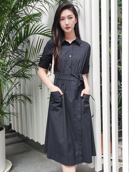 卡伊奴女装品牌2022夏季法式赫本风收腰小黑裙