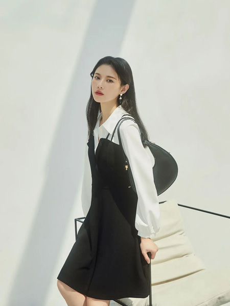 曼秀缤纷女装品牌2022秋季韩版拼接两件长袖连衣裙