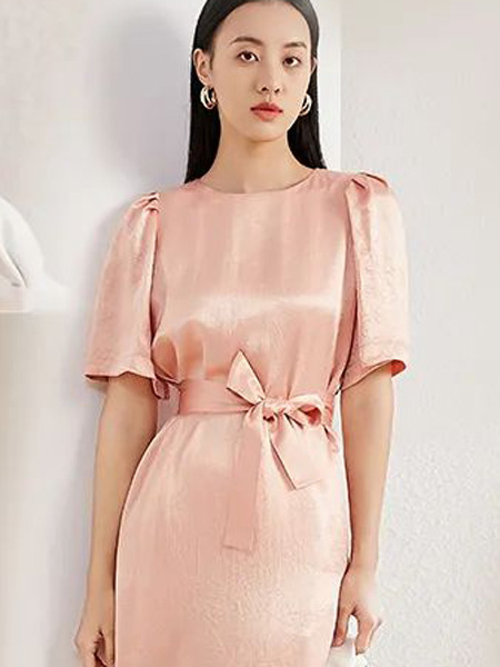 朗黛国际女装品牌2022夏季法式端庄典雅慵懒风连衣裙