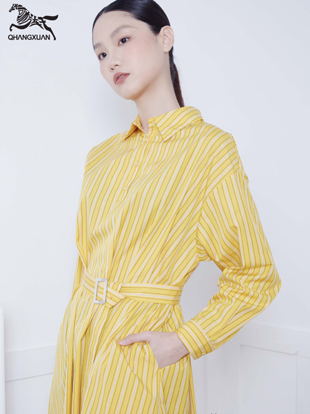 绮杭轩女装品牌2022秋季修身条纹个性时尚裙子