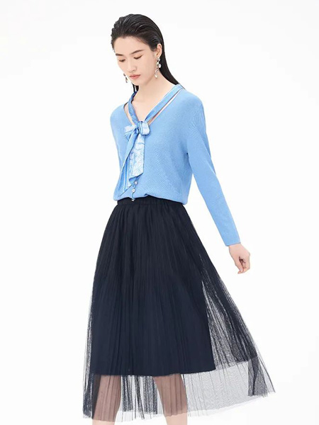 菲妮迪女装品牌2022秋冬蓝色蝴蝶结V领网纱套裙两件套