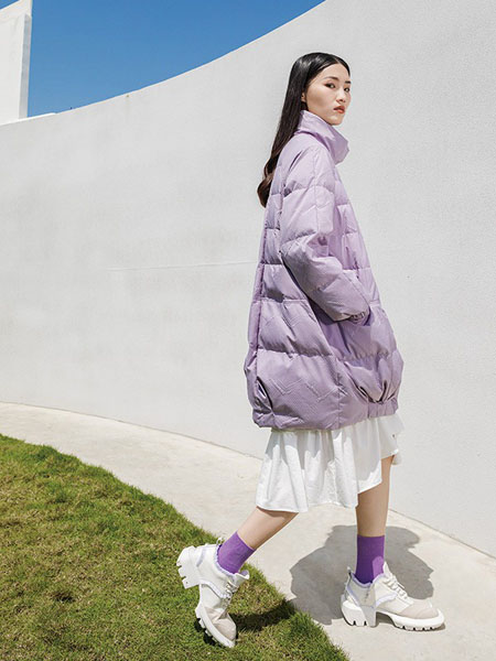 意澳女裝品牌2022秋冬紫色中長款羽絨服