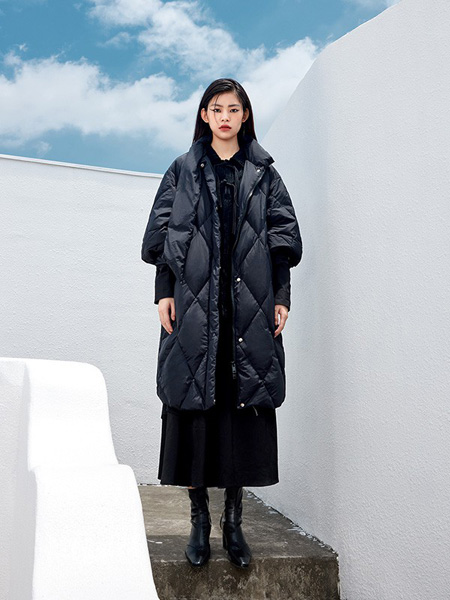 氏伽女装品牌2022冬季黑色中长款加厚棉服外套