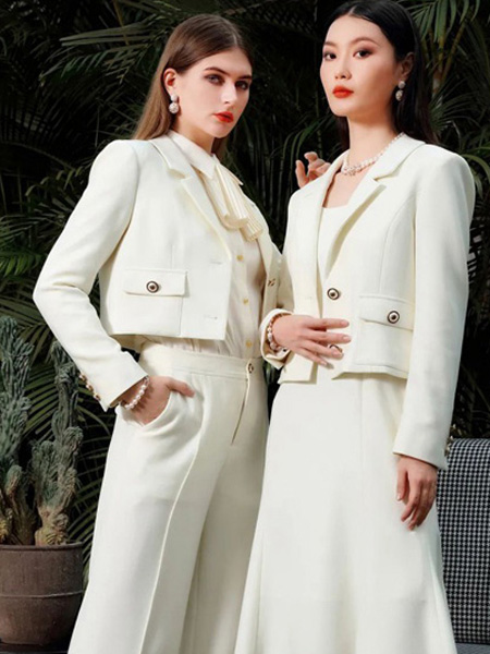 纽方女装品牌2022冬季白色百搭短款西装外套