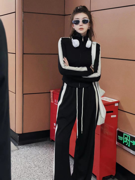 艾卓拉女装品牌2022冬季Y洋气纯欲风黑色运动套装