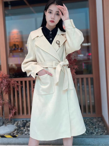 伊娜天ENATIAN女裝品牌2022秋季純白色氣質款大衣