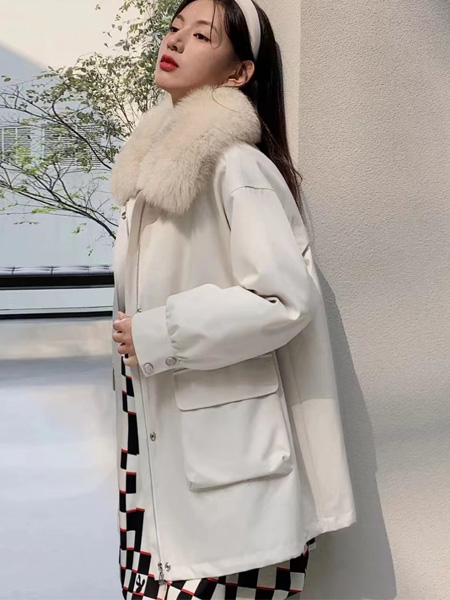 歌米裳女装品牌2022秋冬浅色毛领外套