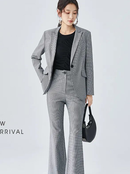 朗黛国际女装品牌2022秋冬灰色时髦西装套装