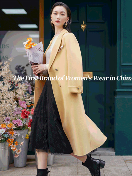 曼诺比菲女装品牌2022秋冬黄色时尚经典大衣