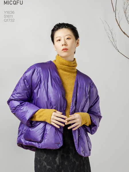 米可秋赋女装品牌2022冬季短款无领紫色羽绒服