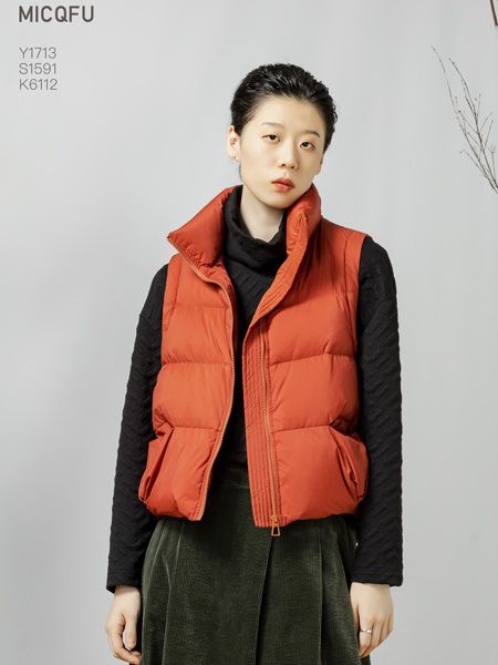 米可秋赋女装品牌2022冬季朱红色立领时尚羽绒背心