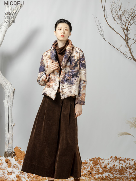 米可秋赋女装品牌2022冬季复古斑驳印花短款羽绒外套