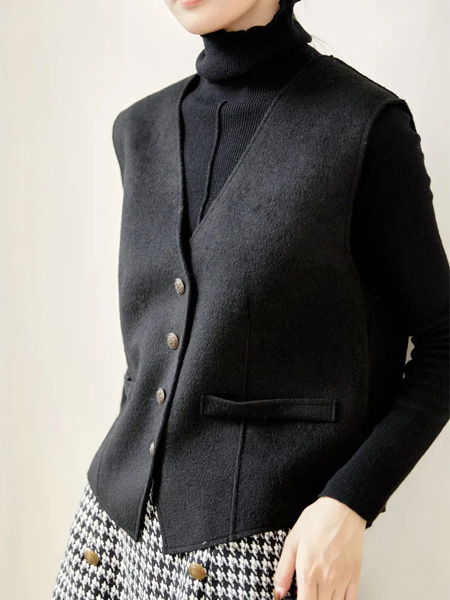 蒂蒂猫女装品牌2022秋冬黑色薄款时尚马甲