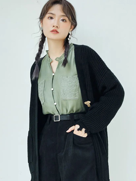 Abun女装品牌2022秋冬纯黑长款针织衫外套