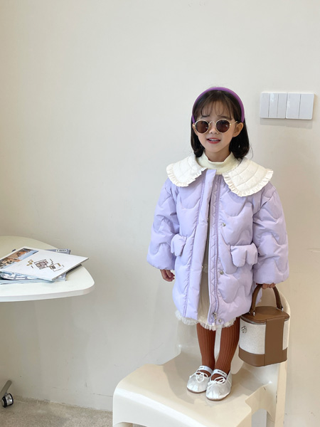 洛小米童装品牌2022冬季娃娃领紫色波褶长款羽绒