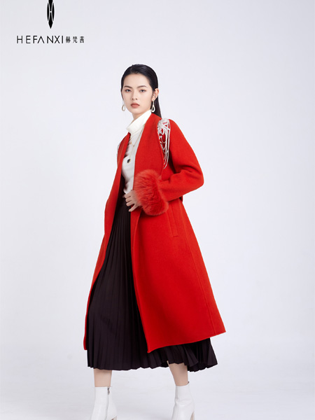 赫梵茜女装品牌2022秋冬毛绒袖口红色大衣