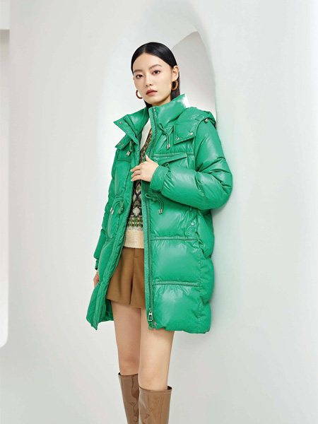 欧莎莉格女装品牌2022秋冬绿色立领羽绒外套