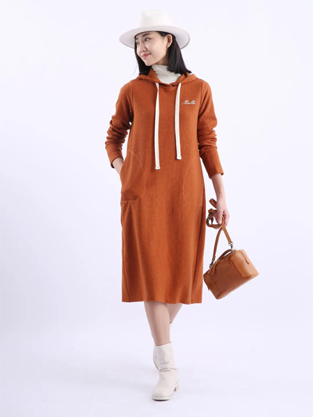 因为女装品牌2022秋冬橙色长款卫衣连衣裙