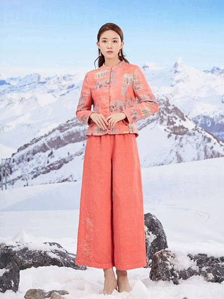 曼茜纱女装品牌2022秋冬中国风圆领短款外套