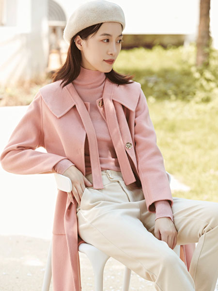 依维妮女装品牌2022秋冬粉色气质款长款外套
