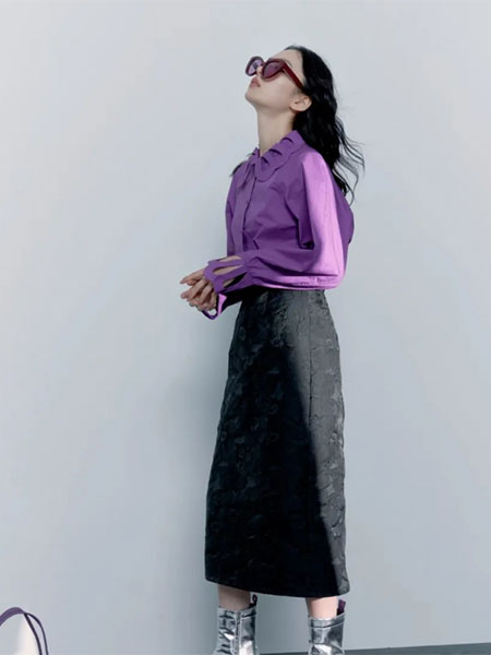 吉米赛欧女装品牌2023秋季紫色娃娃领上衣修身长款A字裙