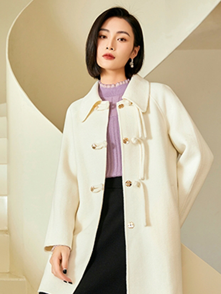 丝雨桐女装品牌2023秋冬白色气质款长款外套