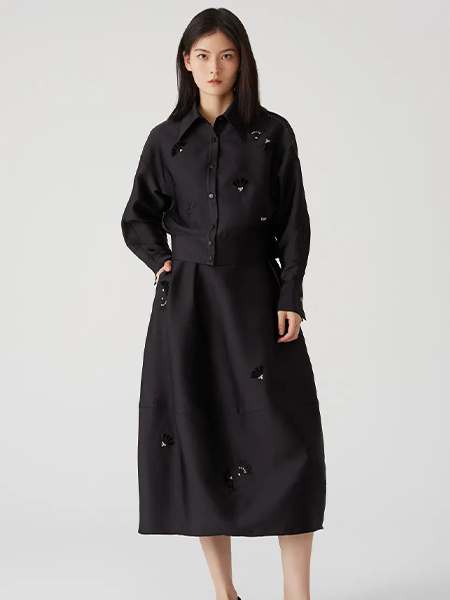卡汶女装品牌2023秋冬黑色气质款长款外套