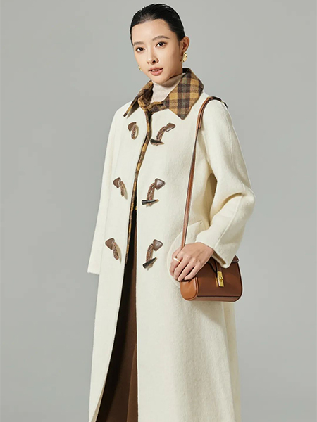 布芮祺女装品牌2023秋冬白色复古风长款外套