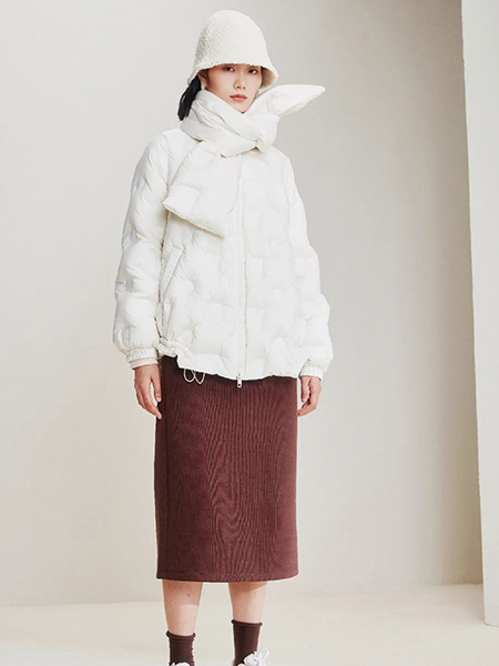 梵凯女装品牌2023秋冬白色慵懒风短款羽绒服
