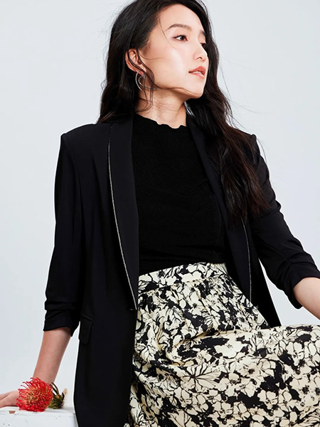 文果怡彩女装品牌2024夏季黑色长袖长款外套