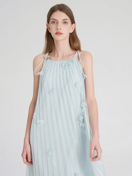 ENDEAR女装品牌2024夏季度假旅游风优雅气质提花吊带连衣裙