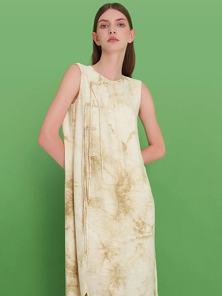 ENDEAR女装品牌2024夏季盘口褶皱设计感复古无袖背心直筒长裙