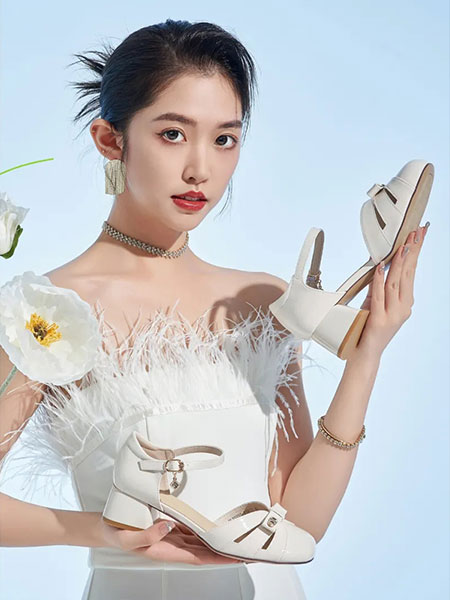 香香莉xiangxiangli鞋帽品牌2024春夏包头凉鞋粗跟玛丽珍鞋镂空软底